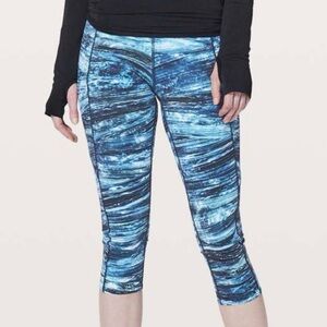 Lululemon Size 8 Fast & Free Crop II 19” Nulux in Shorelines Multi Blue